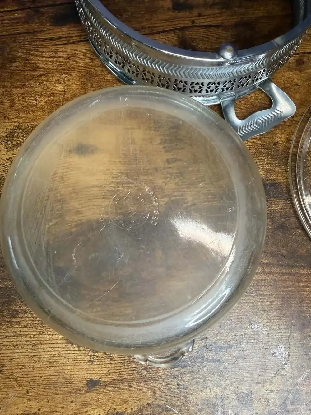VTG Pyrex Clear Glass Casserole Dish with Floral Etched Lid and Metal Cradle